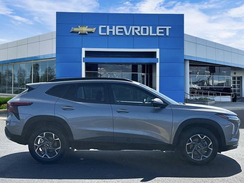 Certified 2024 Chevrolet Trax LT FWD image 5
