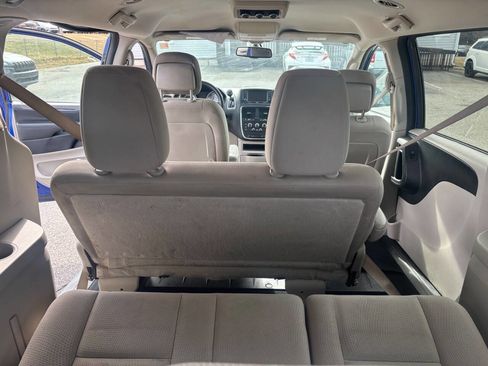 Used 2018 Dodge Grand Caravan SE w/ UConnect Hands-Free Group image 20