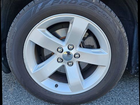 Used 2013 Dodge Challenger SXT image 9