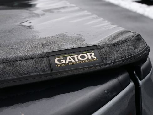 Used 2018 Nissan Titan SV image 10