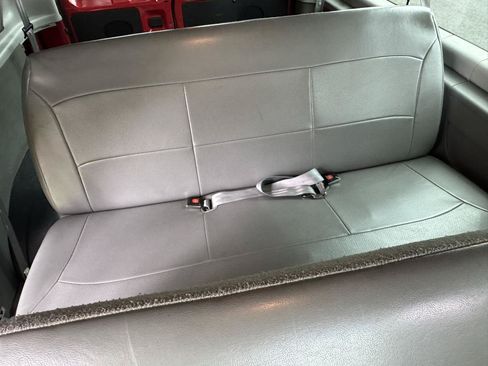 Used 2006 Ford E-350 and Econoline 350 XLT RWD image 15