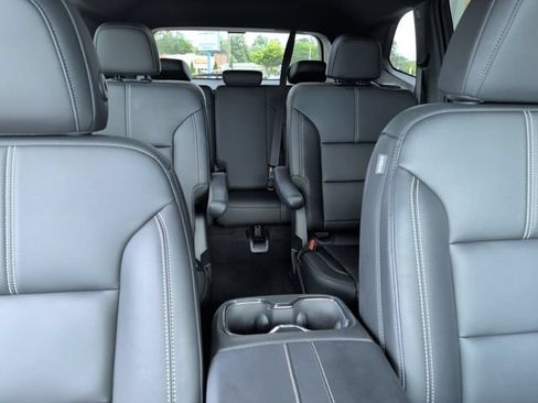 Used 2026 GMC Acadia Elevation w/ Elevation Premium Package FWD image 33