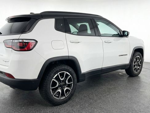 Used 2025 Jeep Compass Trailhawk AWD/4WD image 9
