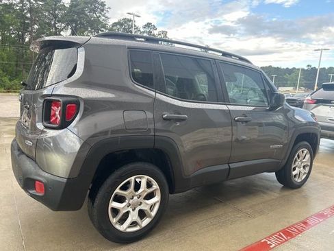 Used 2016 Jeep Renegade Latitude w/ Advanced Technology Group image 3