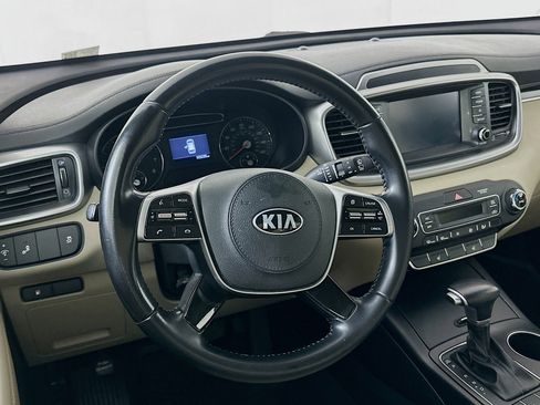 Used 2020 Kia Sorento S image 18