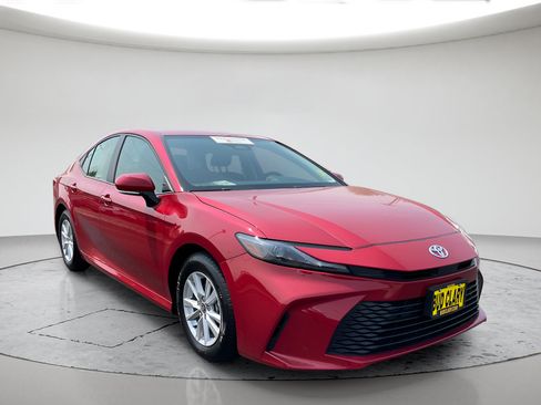 Used 2025 Toyota Camry LE w/ Convenience Package FWD image 1