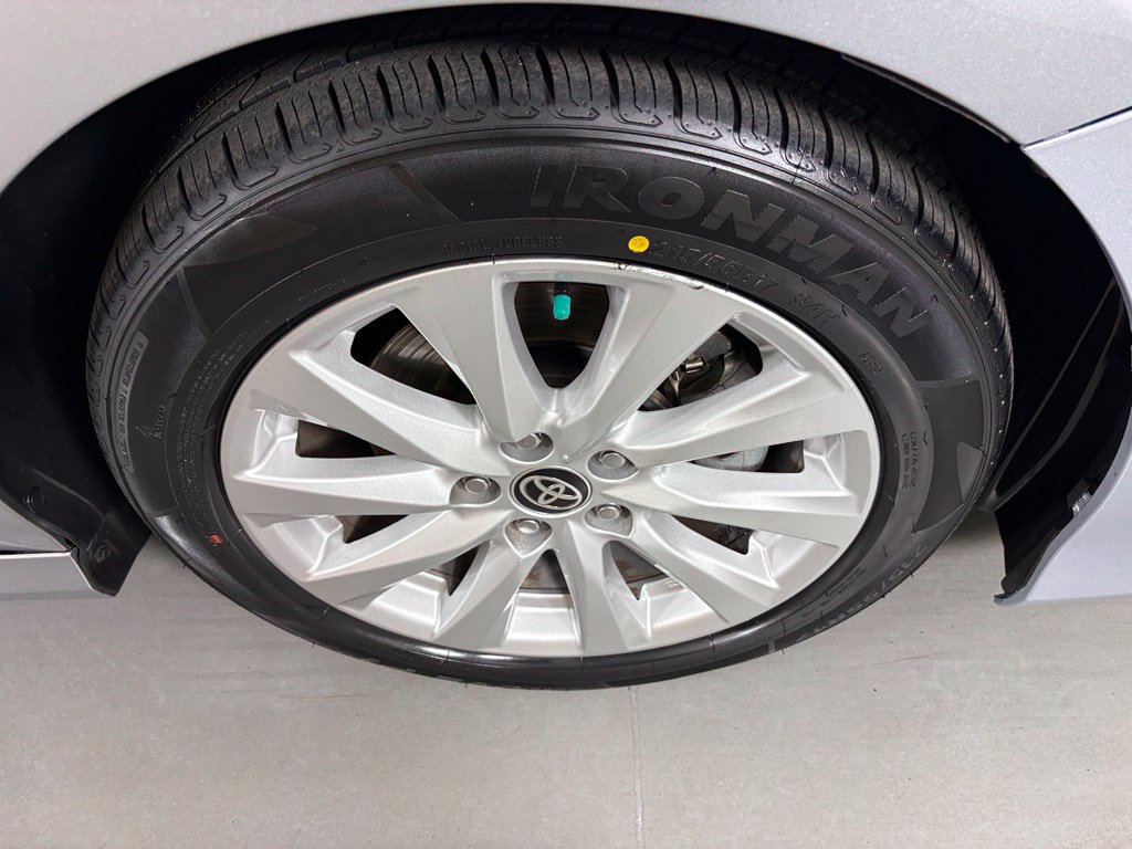 Used 2020 Toyota Camry LE w/ Carpet Mat Package FWD image 10
