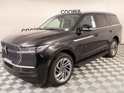 New 2026 Lincoln Navigator Premiere AWD/4WD image 10