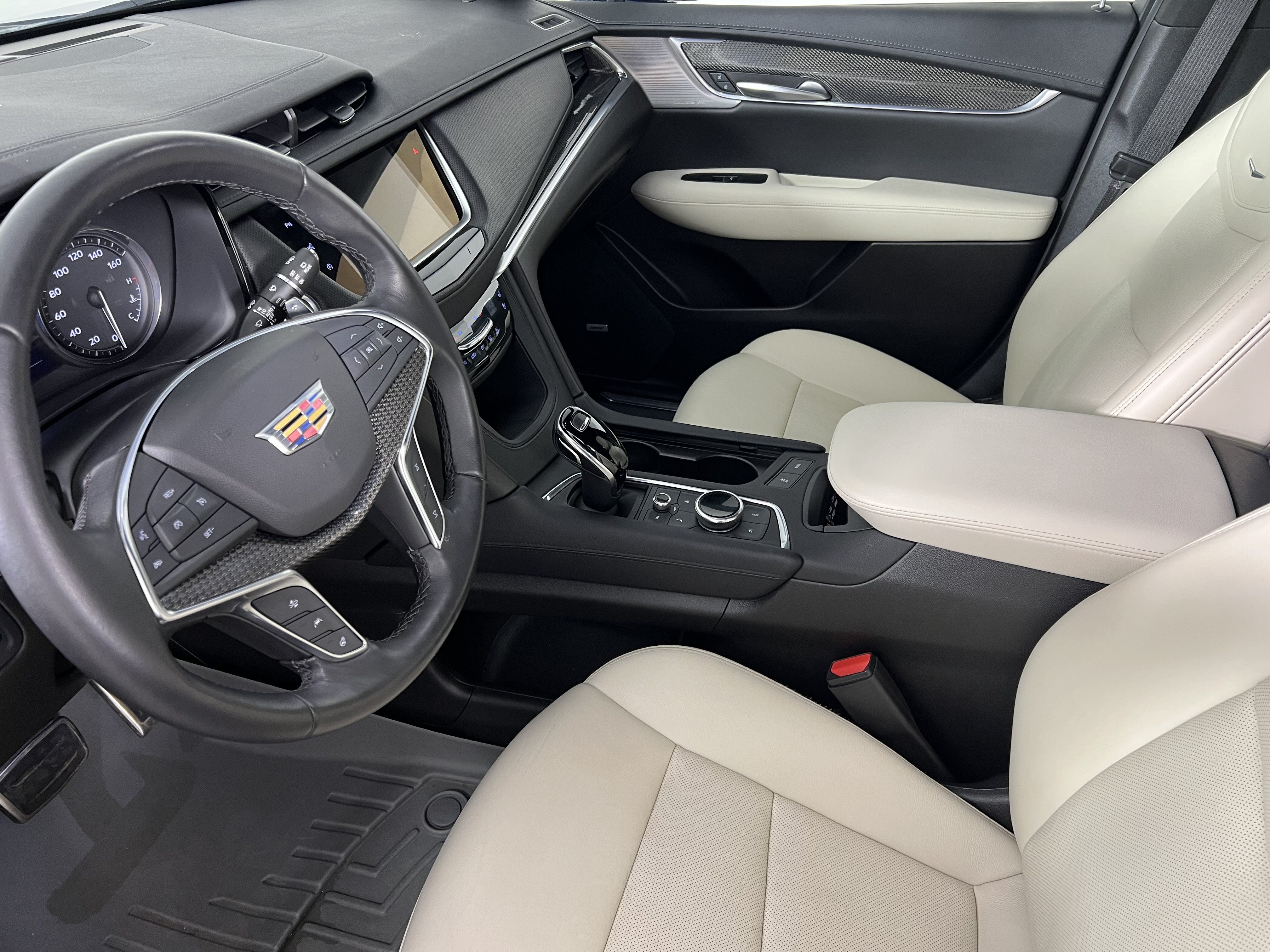 Used 2023 Cadillac XT5 Sportv w/ Technology Package AWD/4WD image 4