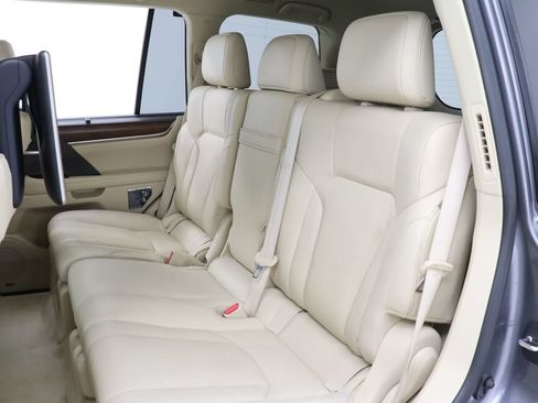 Used 2017 Lexus LX 570 4WD w/ Luxury Package image 32