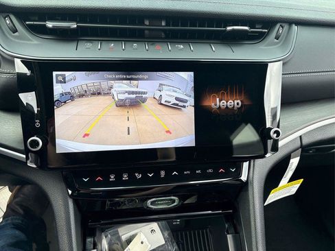 New 2026 Jeep Grand Cherokee Altitude AWD/4WD image 26