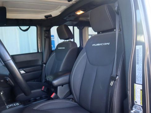 Used 2017 Jeep Wrangler Unlimited Rubicon w/ Cold Weather Group AWD/4WD image 64