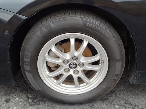 Used 2020 Toyota Prius L Eco image 7