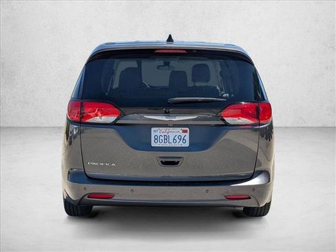 Used 2018 Chrysler Pacifica L FWD image 7