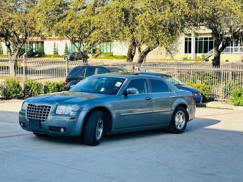 Used 2006 Chrysler 300 Touring RWD image 3