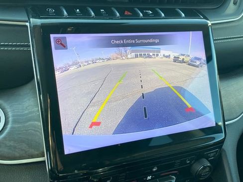 Used 2023 Jeep Grand Cherokee Limited AWD/4WD image 11