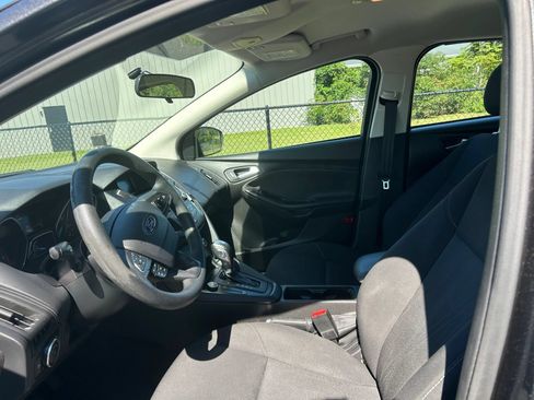 Used 2016 Ford Focus SE w/ Reverse Sensing Package FWD image 10