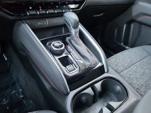 Used 2024 Chevrolet Colorado Z71 w/ Z71 Convenience Package 2 image 28