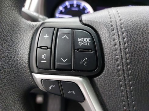 Used 2019 Toyota Highlander LE FWD image 18