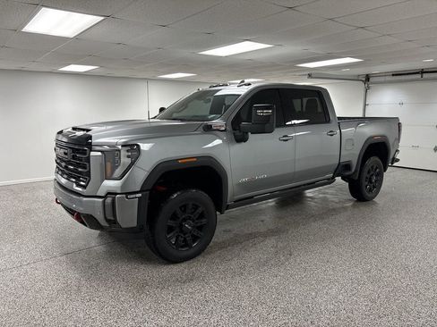 Used 2024 GMC Sierra 2500 AT4 w/ AT4 Premium Plus Package image 4