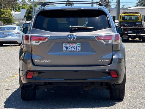 Used 2015 Toyota Highlander XLE AWD/4WD image 4
