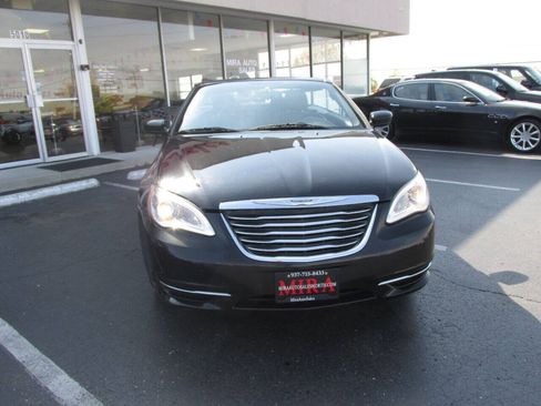 Used 2013 Chrysler 200 Touring FWD image 2