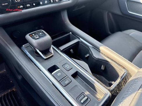 Certified 2025 Nissan Pathfinder SL FWD image 25