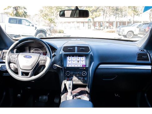 Used 2018 Ford Explorer XLT w/ Equipment Group 202A image 13