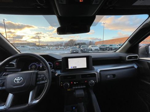 Used 2025 Toyota 4Runner TRD Off-Road image 33