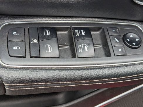 Used 2019 RAM 1500 Laramie AWD/4WD image 14