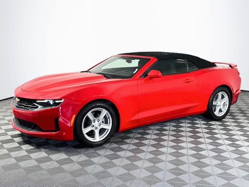 Used 2020 Chevrolet Camaro LT RWD image 4