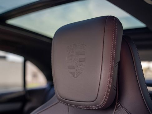 Certified 2025 Porsche Macan 4 Electric AWD/4WD image 13