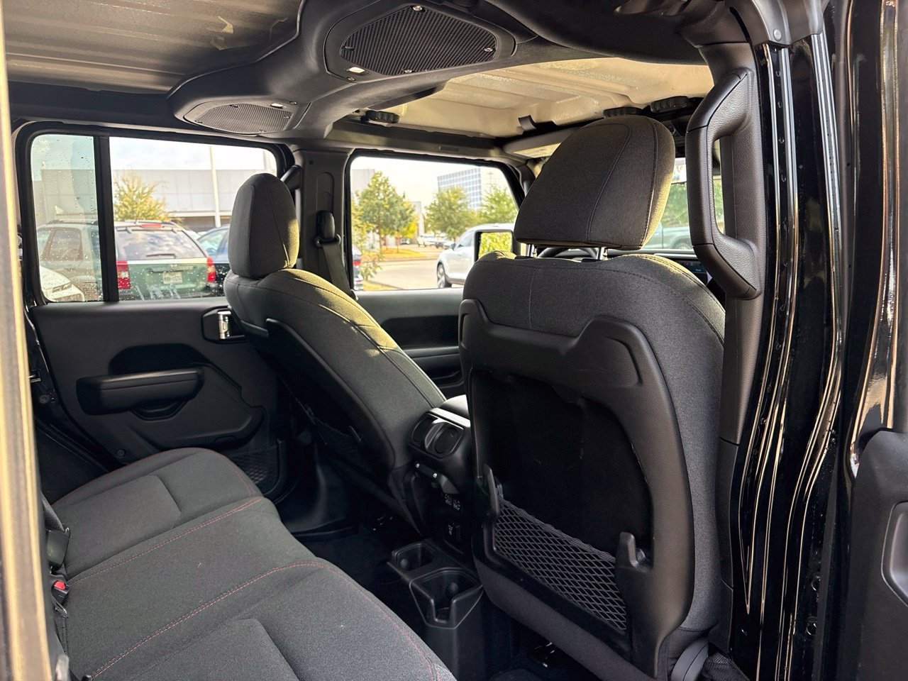 Used 2025 Jeep Wrangler Unlimited Rubicon w/ Convenience Group AWD/4WD image 11