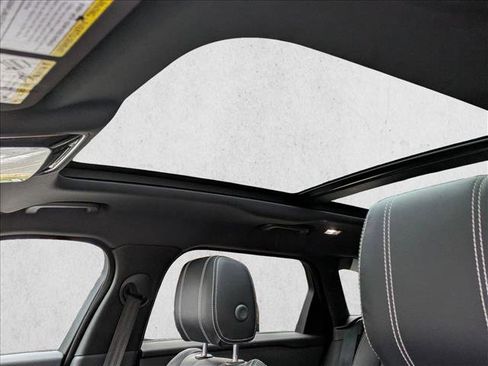 Used 2020 Land Rover Range Rover Velar R-Dynamic S image 16