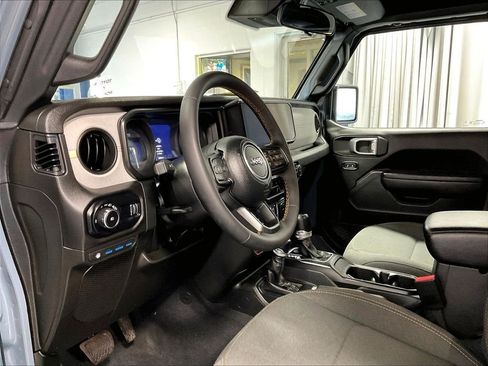 Used 2024 Jeep Wrangler Unlimited AWD/4WD image 8