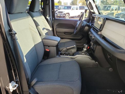 New 2026 Jeep Gladiator Sport AWD/4WD image 16