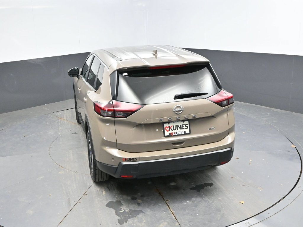 Used 2025 Nissan Rogue SV AWD/4WD image 25