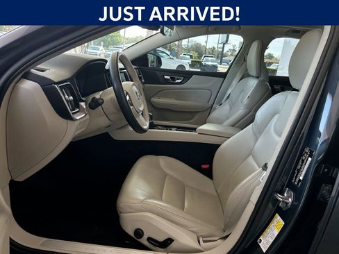 Used 2021 Volvo S60 T5 Momentum w/ Premium Package FWD image 10