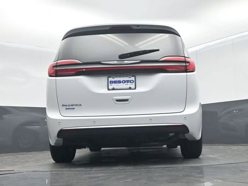 Used 2024 Chrysler Pacifica Touring-L FWD image 48