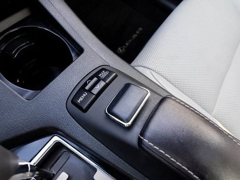 Used 2013 Lexus ES 300h image 62