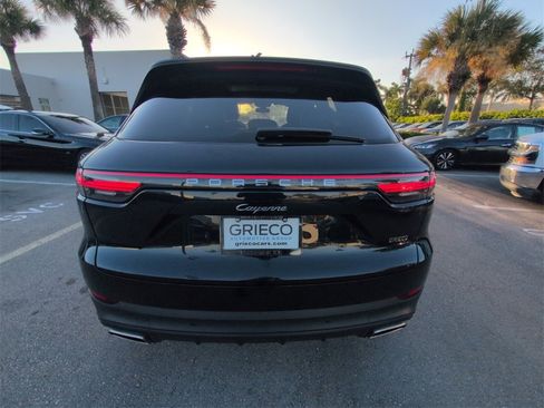 Used 2021 Porsche Cayenne w/ Premium Package image 10