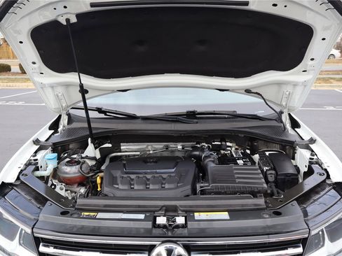 Certified 2021 Volkswagen Tiguan SE w/ Panoramic Sunroof Package image 10