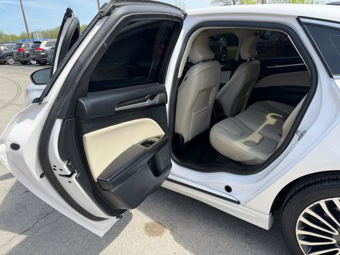 Used 2018 Ford Fusion Titanium image 12