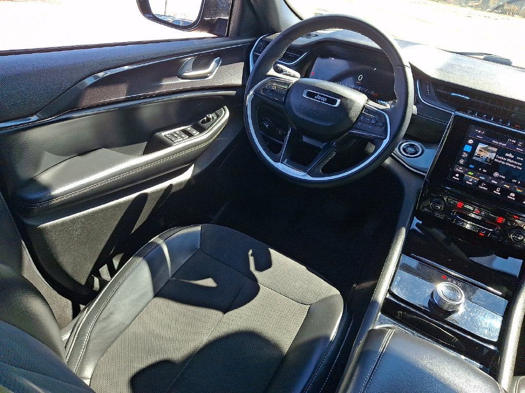 Used 2023 Jeep Grand Cherokee Altitude AWD/4WD image 15