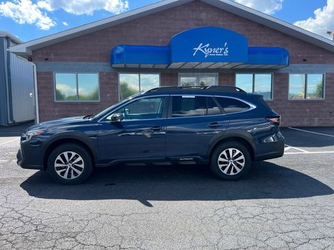 Used 2024 Subaru Outback Premium AWD/4WD image 3