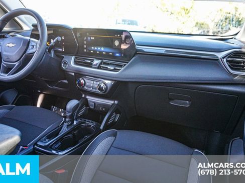 Used 2025 Chevrolet TrailBlazer LT image 24