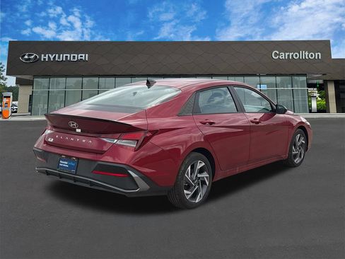 Certified 2025 Hyundai Elantra Sport FWD image 3