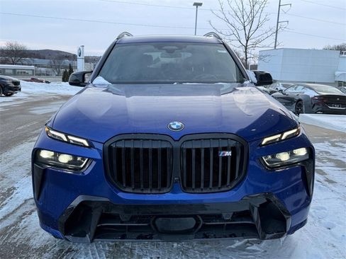 Used 2025 BMW X7 M60i image 8