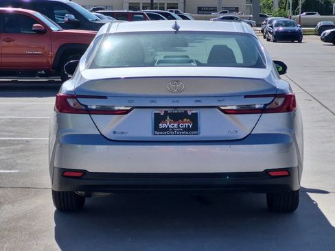 Used 2025 Toyota Camry LE FWD image 5
