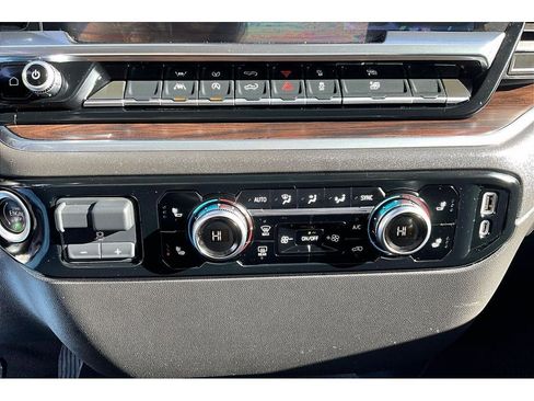 Used 2025 GMC Sierra 1500 SLT image 25